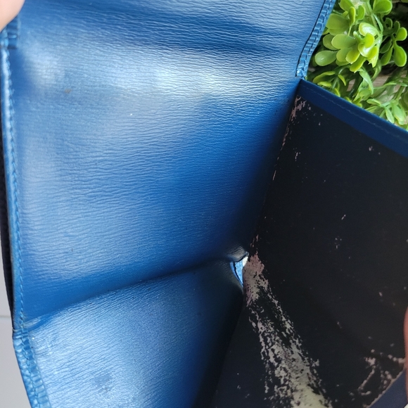 LOUIS VUITTON Blue epi snap bi fold wallet - Picture 7 of 9